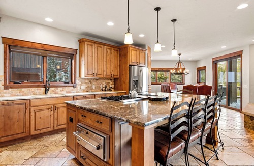 Warrior's Mark West House | Six Ensuite Bedrooms, Major Mtn Views, Hike/Ski
