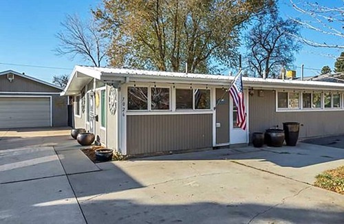 Cottonwood Heights House | SKI BUS MTN View Home Wood stove Cottonwood Cottage Hot Tub Grill WiFi Games