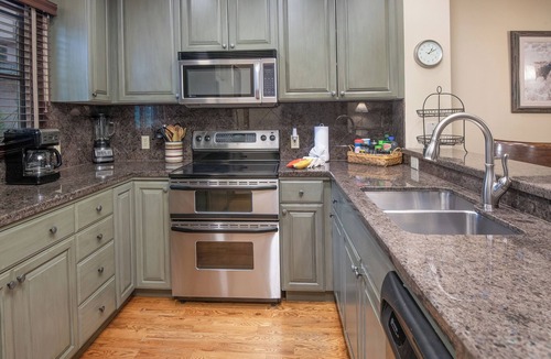 Highlands Townhomes Condo | Ski-In and Out Your Doorstep! Pool/Hot Tub, Great Village Access