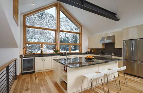Minturn House | Ski in Home on Minturn Mile, Luxury 4 Bedroom 4.5 Bathroom with 2 car garage