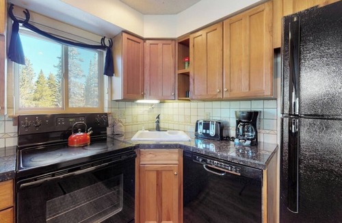 Four O'Clock Condo | Ski-in/out ground-floor condo with hot tubs, fireplace, gym & views