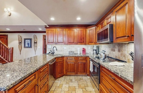 Vail Ski Chalet | Ski-in/out home w/alpine view, fireplace, AC, fast WiFi, shared pool/hot tubs/WD