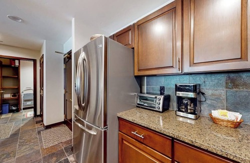 Edwards Condo | Ski in/out mountain getaway with pool, hot tub, & balcony - steps to the slopes