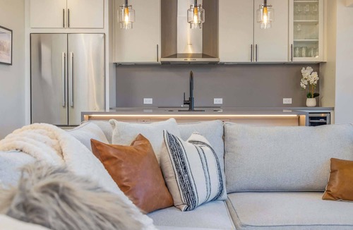 Aspen Apartment | Ski-in/out! Renovated 3BR w AC & Stunning Views!