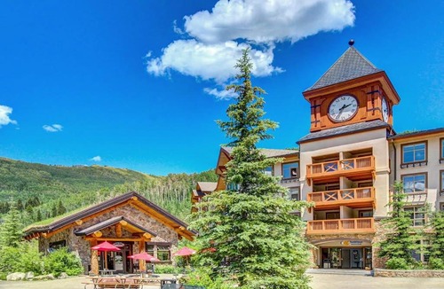 Salt Lake Mountain Resorts House | Ski-in - ski-out condo with mountain view shared hot tub pool & resort amenities