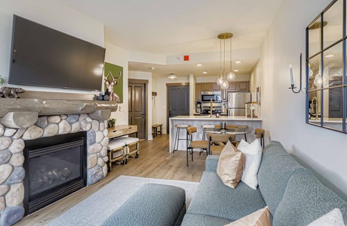 Copper Mountain Village Apartment | Ski-In/Ski-Out/Slope Views, Luxury, Village Center, King Bed+Deck