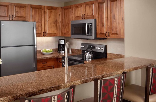 Vail Villa | Ski Retreat 2BR Marriott Villa Evergreen Sleeps 8