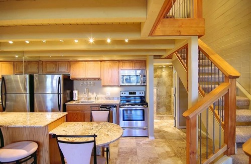 Steamboat Springs Villa | SKi/walk to slopes/Village Great lofted unit close to slopes