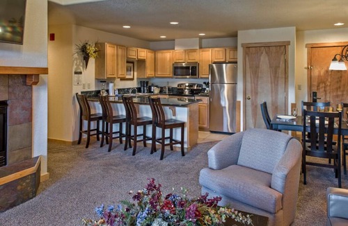 Four O'Clock Condo | Ski Week, 3 br Ski in Ski out-sleeps 10-Feb 28 to Mar. 7, 2026-