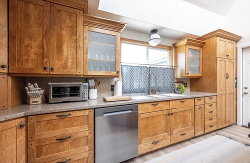 Holladay House | Skiers private retreat- sauna, fireplaces, hot tub