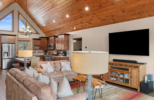 Orderville House | Skyfall Cabin | Private Hot tub | Zion NP