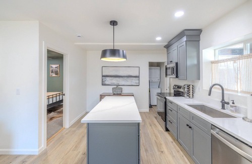 Poplar Grove Cottage | SLC Cozy Backhouse - Downtown SLC Base