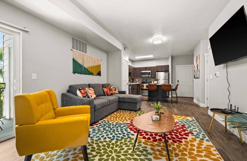 Fairpark Apartment | SLC Walkable Convention Center - Delta Center - Airport - Hot tub