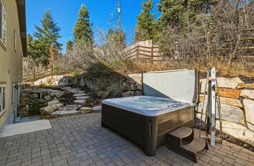Summit Park House | Sleeps 12! Hot Tub, Games & Firepit