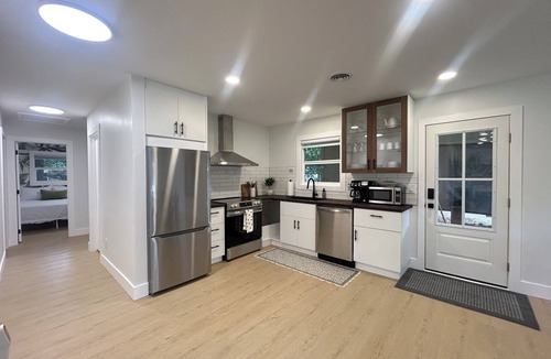 Northeast Pensacola House | Sleeps 14, Near Airport, Hospitals & Mall