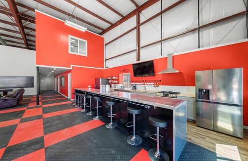 Moab South Valley House | Sleeps 16+, Gated Free Parking, Games & Entertainment, Hot Tub, 4x4 Trails