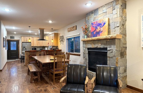 Grand Lake Cabin | Sleeps 16 | Walk to Grand Lake & Town | Sauna, Theater & Game Room | Lake View!