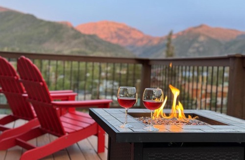 Grand Lake House | Sleeps 16 Walk to Grand Lake & Town Sauna, Theater & Game Room Lake View!