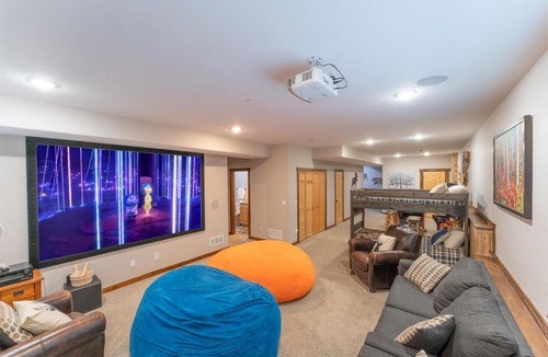 Grand Lake House | Sleeps 16 Walk to Grand Lake & Town Sauna, Theater & Game Room Lake View!