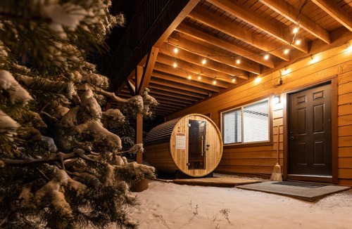 Grand Lake House | Sleeps 16 Walk to Grand Lake & Town Sauna, Theater & Game Room Lake View!