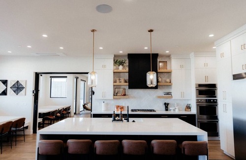 Hurricane House | Sleeps 60! Pickleball, Hot tubs, Sauna, and more!