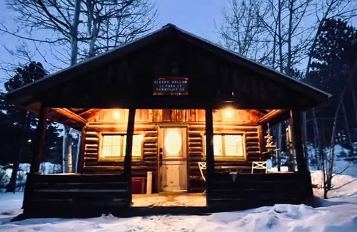 Allenspark Cabin | Sleepy Hollow Retreat with Hot Tub + Barrel Sauna