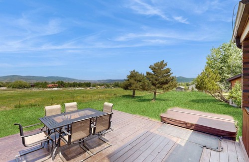 South Snyderville Basin House | Slopeside Gem with Private Hot Tub, Pool Table & Near Cabriolet Lift