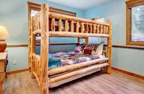 Old Town House | Slopeside Luxury Villa 62 / Hot Tub & Views/Arcade - $500 FREE Activities & Equipment Rentals Daily