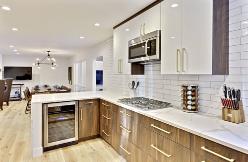 Old Town House | Slopeside River Front Chalet I HotTub I Firepit I Views I Game Room I Bunks I Discounted Attractions