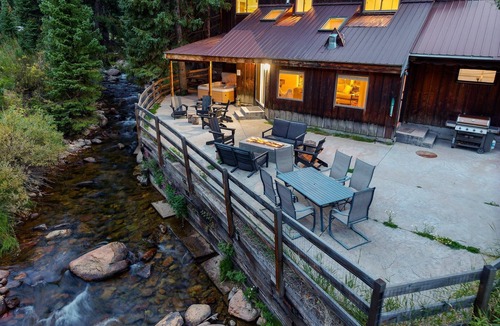 Old Town House | Slopeside River Front Chalet I HotTub I Firepit I Views I Game Room I Bunks I Discounted Attractions