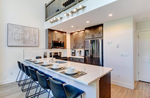 Old Town House | Slopeside Villa 125 I Private Hot Tub I Ski Views I Arcade I Bunk Room I Discounted Attractions