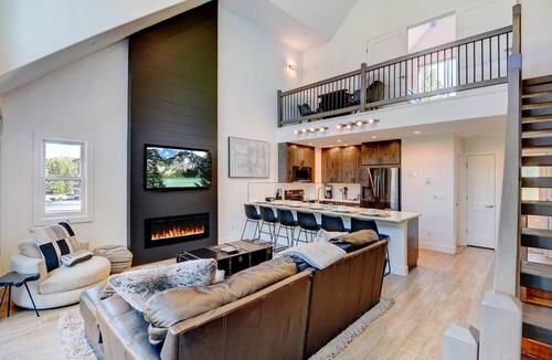 Old Town House | Slopeside Villa 125 I Private Hot Tub I Ski Views I Arcade I Bunk Room I Discounted Attractions