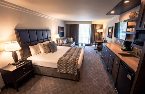 Salt Lake Mountain Resorts Resort | Snowbird Cliff Lodge Resort 2BR+/3B Suite . Ski-in/Ski-Out Full Access