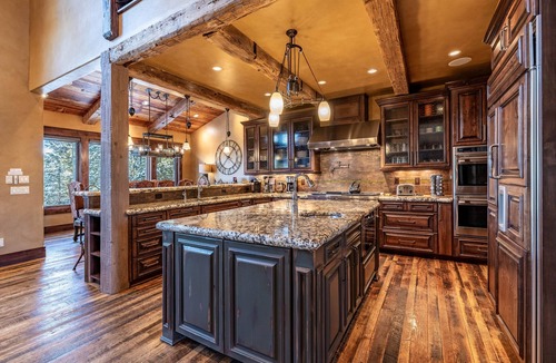 Four O'Clock House | Snowflake Château: Hot Tub & Sauna at Peak 9