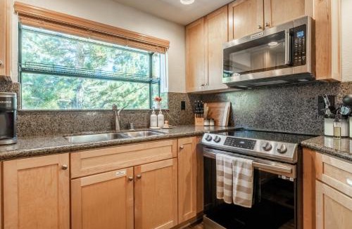 Mammoth Lakes Villa | Snowflower 21