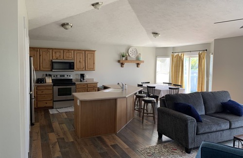 West Valley City House | Snug Home with fenced yard,10 min from the airportSLC, 20 min to most ski areas