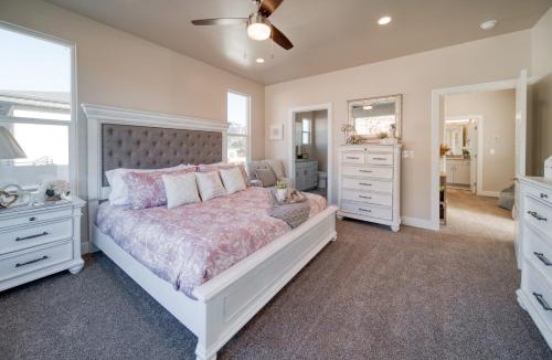 Hildale House | South Zion Coral Cliffs - 4 bed, 3 bath, hot tub, deck