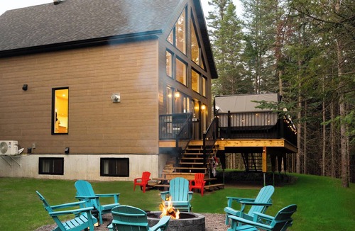 Shannon Ski Chalet | Spa & Pool Table, Shared pool | Chalet Le Taiga