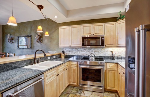 Warrior's Mark Condo | Spacious 2 bed condo w/shared hot tub, gym, sauna, game room - walk to lifts