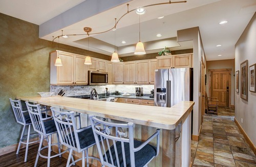 Warrior's Mark Condo | Spacious 2 bed condo w/shared hot tub, gym, sauna, game room - walk to lifts