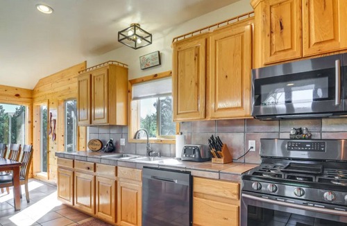 Long Valley Junction Cabin | Spacious 3-bedroom cabin in beautiful Alton with AC