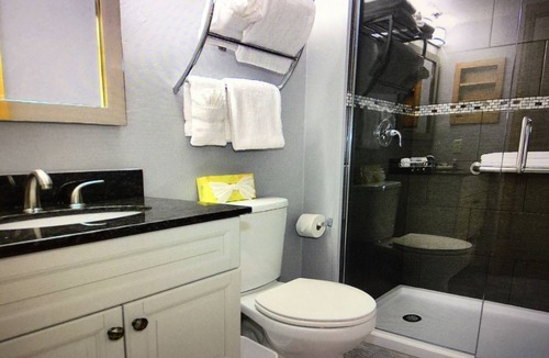 Avon Hotel | Spacious 3 Bedroom Suite, free parking, heated pool, hot tubs, fitness room.