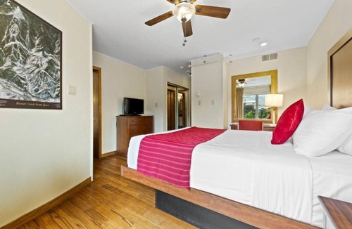 Avon Hotel | Spacious 3 Bedroom Suite, free parking, heated pool, hot tubs, fitness room.