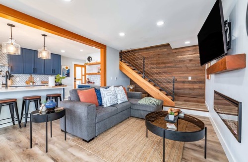 Port Gardner House | Spacious 3BR Home, Sleeps 8, Private Backyard