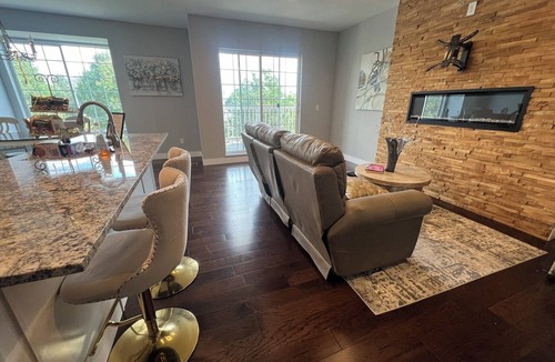 Lakewood House | Spacious 4-bedroom 3-bath townhome in Lakewood with Mountain Views