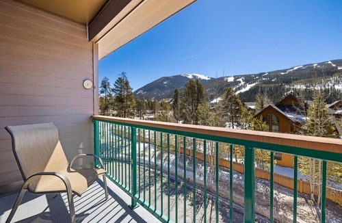 Mountain House Condo | Spacious 4BR Gateway Lodge near MTN House Base w/indoor pool, hot tub & views!