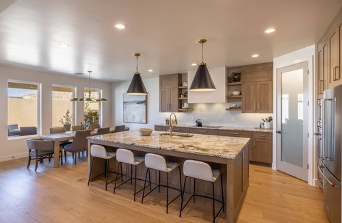 St. George House | Spacious 4BR Sleeps 10 - w/Firepit, Near Clubhouse