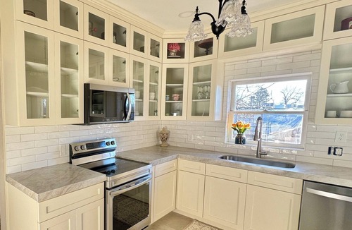 Holladay House | Spacious 5-Bedroom Holladay Retreat with Mount Olympus Views, Skiing & Dining.