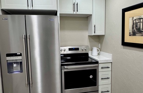 Holladay House | Spacious 5-Bedroom Holladay Retreat with Mount Olympus Views, Skiing & Dining.