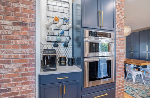 Park Vista House | 🏡Spacious 6-bedroom retreat sleeping up to 23, perfect for groups and family getaways. Enjoy a private hot tub, sauna, pool table, and cozy outdoor firepit—plus a backyard playset for kids to make unforgettable memories.